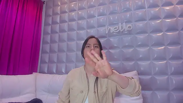 Snapshot of sol-angel chatting on 15, 12, 2025 sol-angel online show from 15, 12, 2025