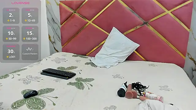 VALERIAQUEENTS   online show from 14, 1, 2026