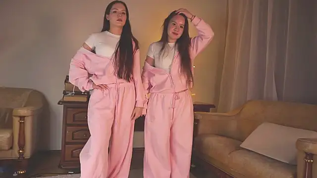 VirginiaRowe online show from 25, 11, 2025