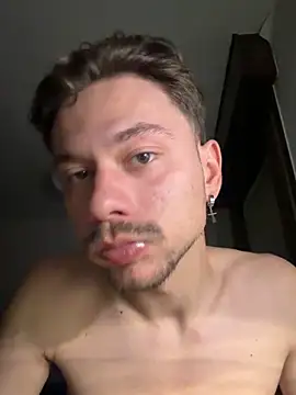 Snapshot of LEODR25 chatting on 25, 11, 2025 LEODR25 online show from 25, 11, 2025