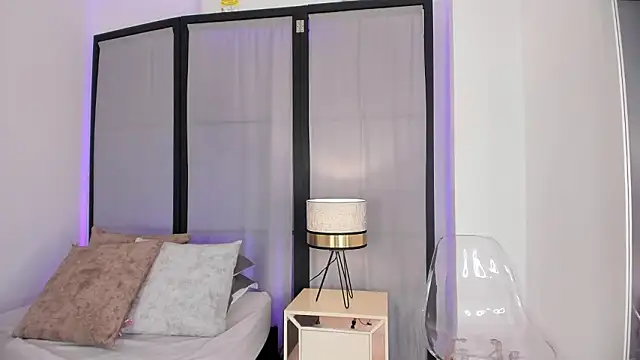 niicole steele  online show from 28, 2, 2026