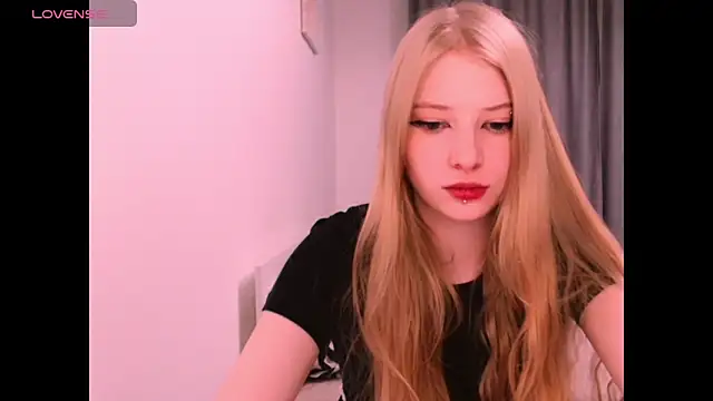 Snapshot of _Milana_Sparkl75_ chatting on 16, 12, 2025 Milana Sparkl75 online show from 16, 12, 2025