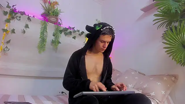 Snapshot of AngelSlimm chatting on 26, 11, 2025 AngelSlimm online show from 26, 11, 2025