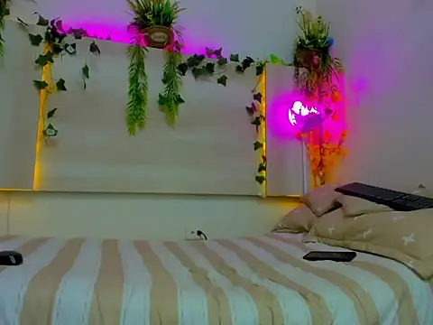 Snapshot of AngelSlimm chatting on 27, 11, 2025 AngelSlimm online show from 27, 11, 2025