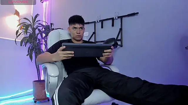 Paul 27  online show from 26, 11, 2025