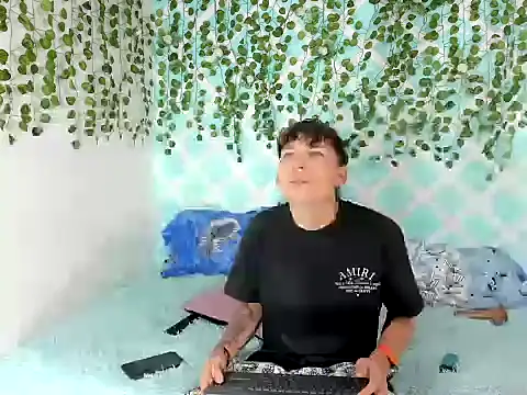 bradboyhot06 online show from 16, 12, 2025