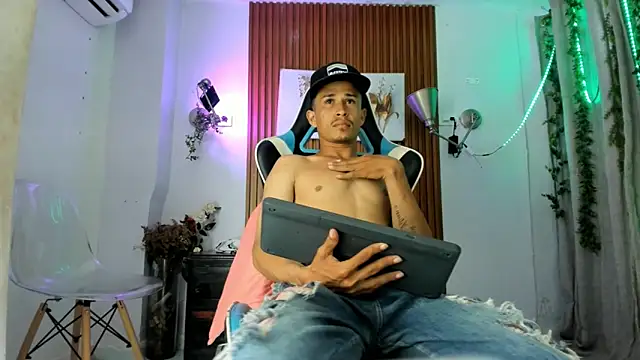 Snapshot of Armando_hot22 chatting on 24, 11, 2025 Armando hot22 online show from 24, 11, 2025