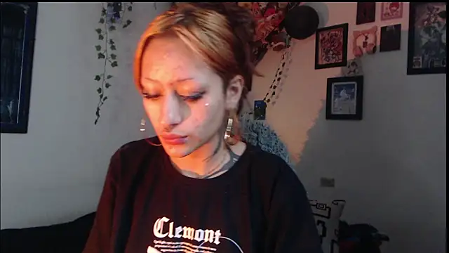 Snapshot of Layla_quinn chatting on 7, 6, 2026 Layla quinn online show from 7, 6, 2026