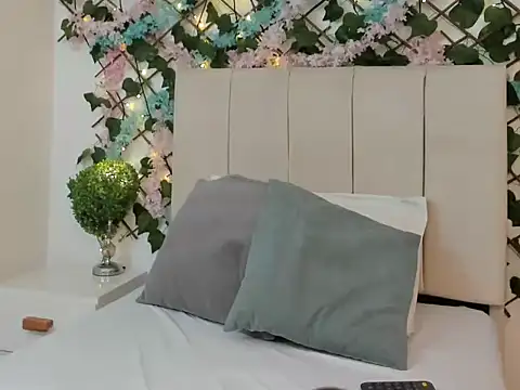 CharlotteBlossom online show from 21, 12, 2025