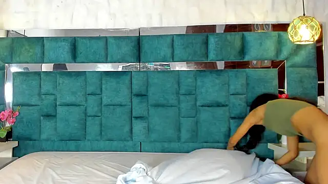  bonnyandclyde online show from 7, 4, 2026