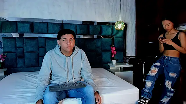  bonnyandclyde online show from 3, 3, 2026