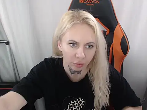 Snapshot of MissButterfly69 chatting on 29, 11, 2025 MissButterfly69 online show from 29, 11, 2025