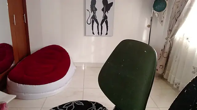 vivian-milf online show from 30, 11, 2025