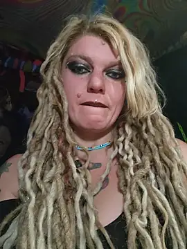 Horny hippie online show from 18, 1, 2026