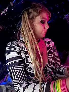 Horny hippie online show from 28, 10, 2025