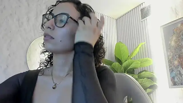 sarah sluty online show from 5, 5, 2026