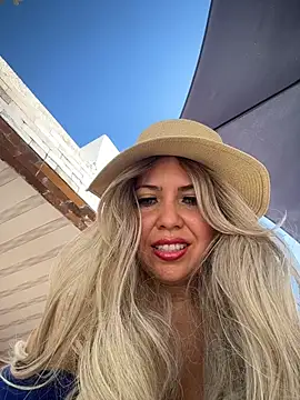 IsaSantoDomingo online show from 29, 11, 2025