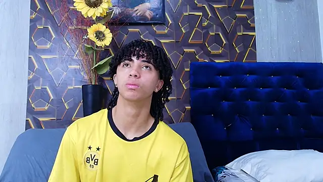 kim curlyy online show from 4, 7, 2026