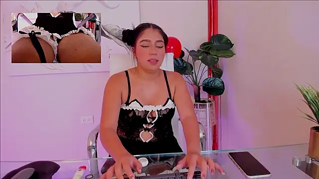 luna cute   online show from 19, 2, 2026