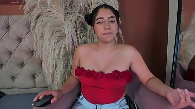 luna cute   online show from 5, 3, 2026