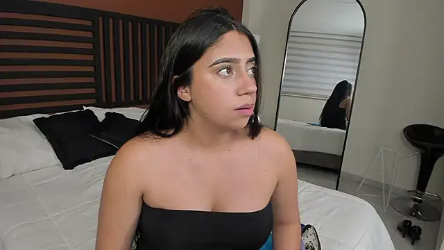 luna cute   online show from 19, 5, 2026