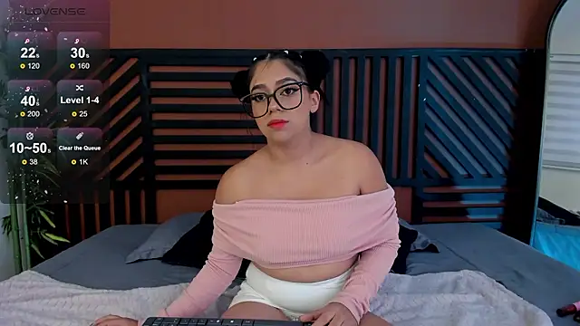 luna cute   online show from 9, 2, 2026