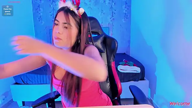 Anthonela art online show from 16, 12, 2025