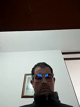 Fuegosutil online show from 6, 1, 2026