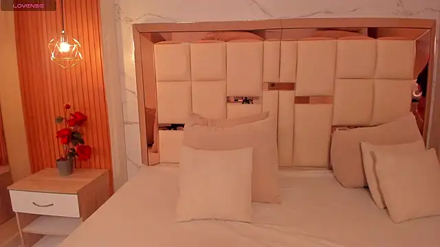 samantha quinnn online show from 8, 4, 2026