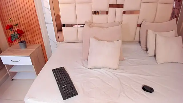 samantha quinnn online show from 24, 2, 2026