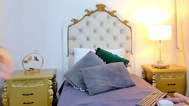 miss vivienne online show from 13, 1, 2026