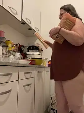 bea french curvy online show from 2, 2, 2026