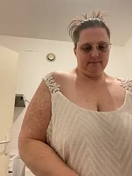 bea french curvy online show from 5, 2, 2026