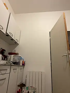 bea french curvy online show from 24, 2, 2026