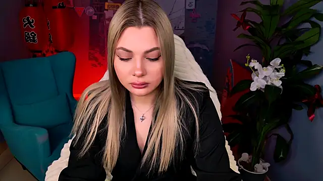 HyileyClark online show from 7, 4, 2026