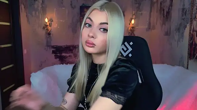 HyileyClark online show from 2, 12, 2025