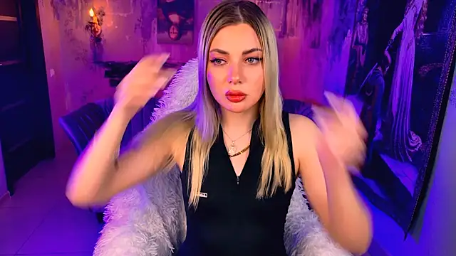 HyileyClark online show from 27, 7, 2026