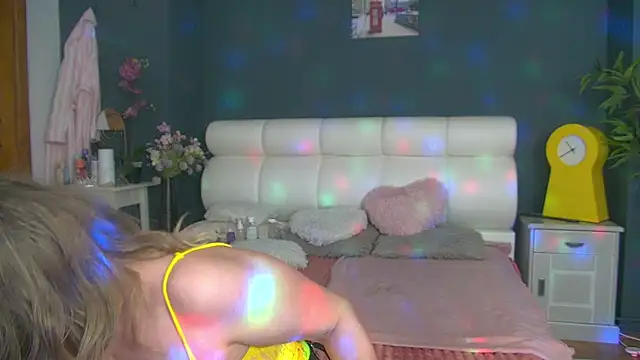 Cougar Milff online show from 6, 5, 2026