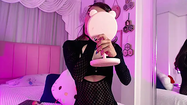 IsabelleDaza online show from 10, 4, 2026