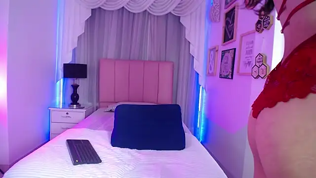 Snapshot of IsabelleDaza chatting on 17, 12, 2025 IsabelleDaza online show from 17, 12, 2025