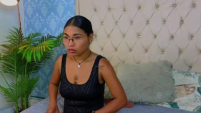 Miaa Collinss online show from 28, 11, 2025