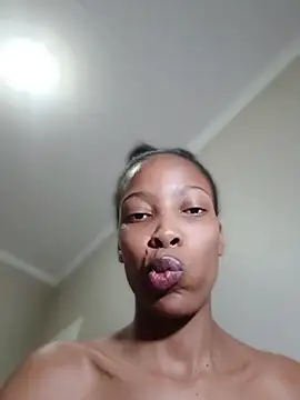 Snapshot of MsParisSmith chatting on 28, 6, 2026 MsParisSmith online show from 28, 6, 2026