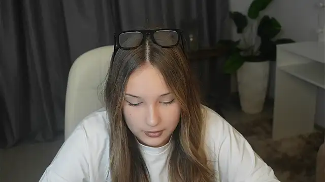 MarinaMarmolejo online show from 28, 11, 2025