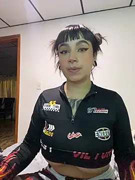 Alana Arang online show from 28, 11, 2025