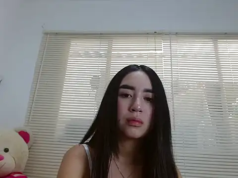 SiennaLorens online show from 19, 12, 2025