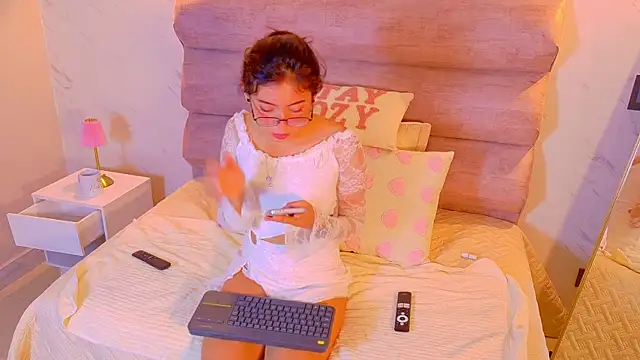 Mia Cullen online show from 17, 12, 2025