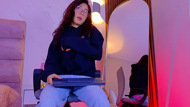 Mia Cullen online show from 5, 2, 2026