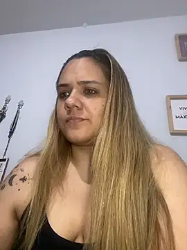 Snapshot of LoreinnFox chatting on 8, 4, 2026 LoreinnFox online show from 8, 4, 2026