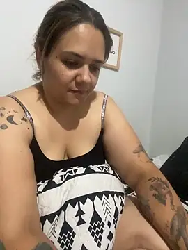 Snapshot of LoreinnFox chatting on 13, 4, 2026 LoreinnFox online show from 13, 4, 2026