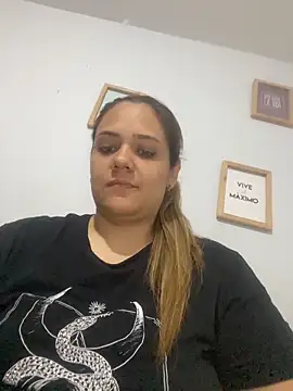 Snapshot of LoreinnFox chatting on 9, 4, 2026 LoreinnFox online show from 9, 4, 2026